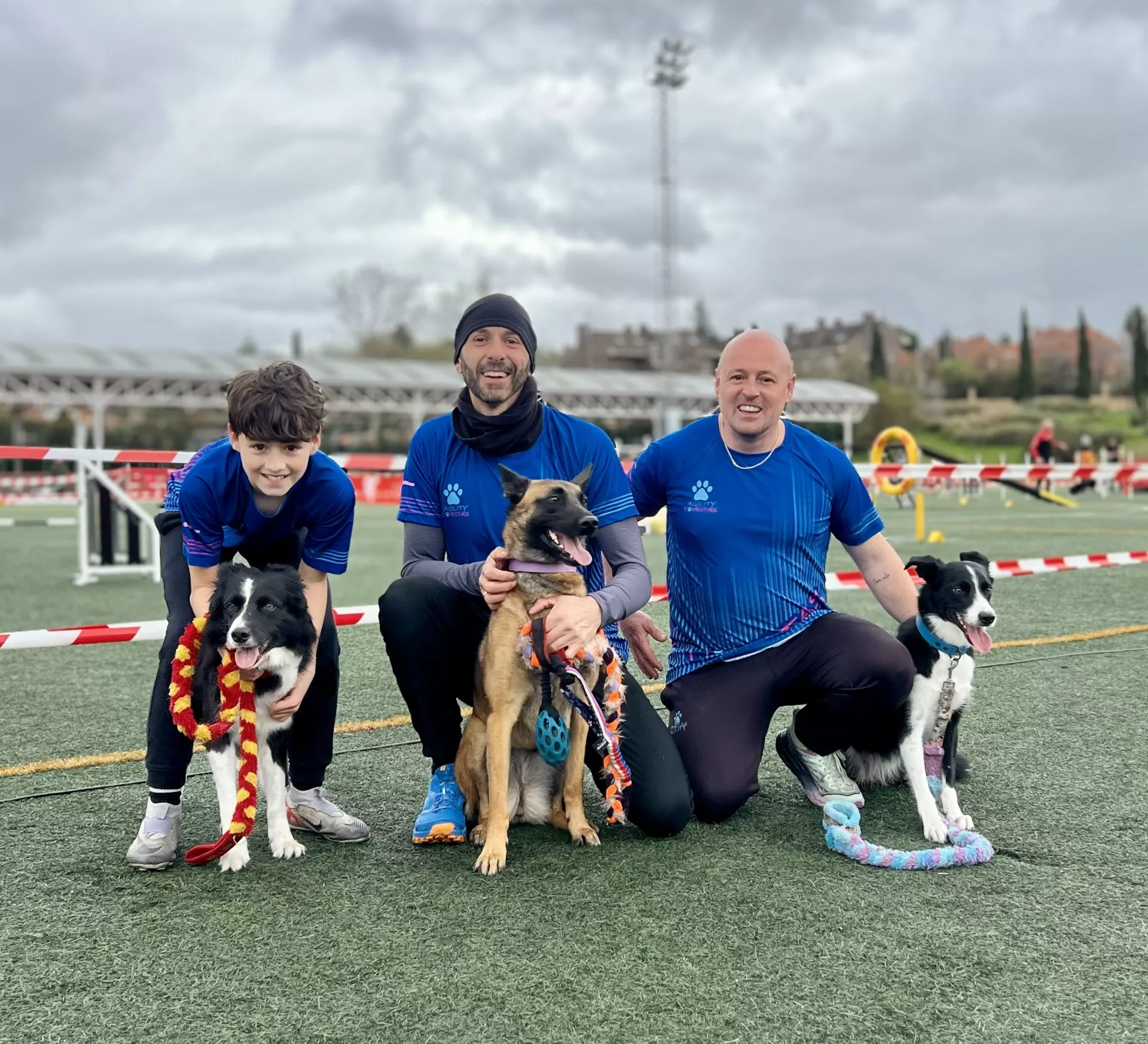 Sesión de coaching deportivo orientada al entrenamiento de agility con perro